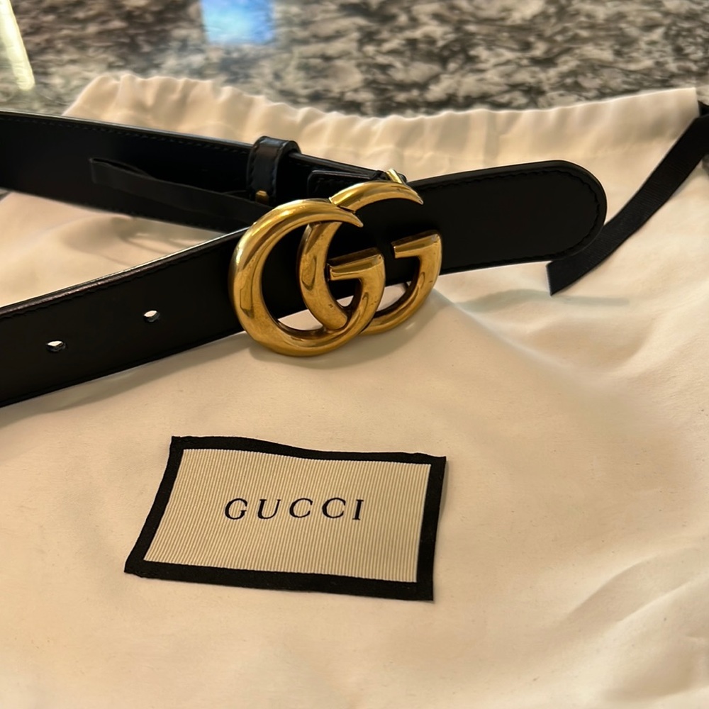 Black Gucci belt size 75 (small or xsmall) original, lightly used.